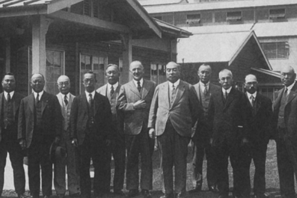 Yataro Iwasaki - the founder of Mitsubishi and the president of Mitsubishi Goshi Kaisha (limited partnership) visited Kawasaki main plant. (5th from right)