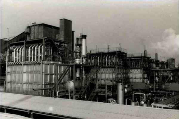 Hydrogen generation plant based on the ICI method for naphtha reforming (Toyosu Plant, Tokyo Gas Co.,Ltd.)